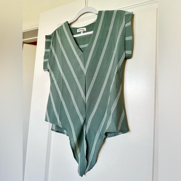 Like new top - Picture 2 of 4